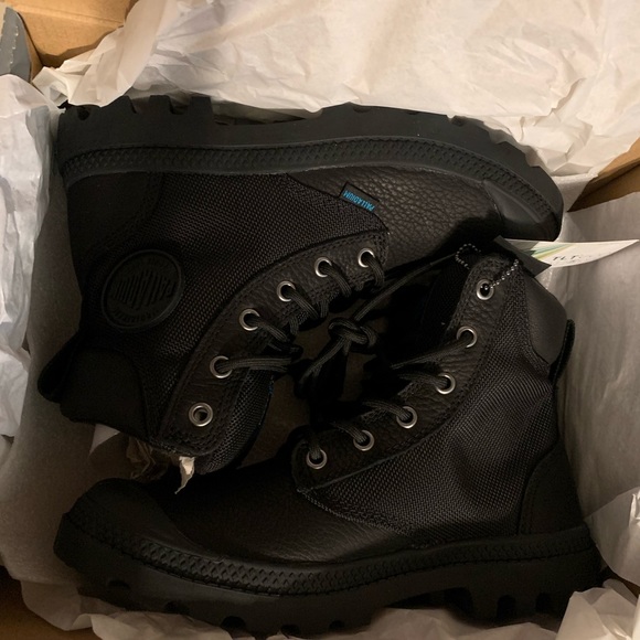 Women’s size 5.5 Palladium Pampa Sport Cuff NWT - Picture 3 of 4